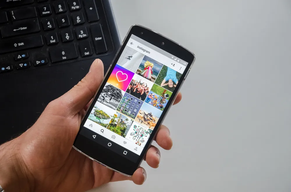 Smartphone with social media for digital event marketing