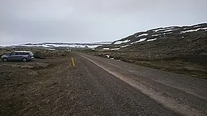 Isländische Landschaft mit moosbewachsenen Lavasteinen